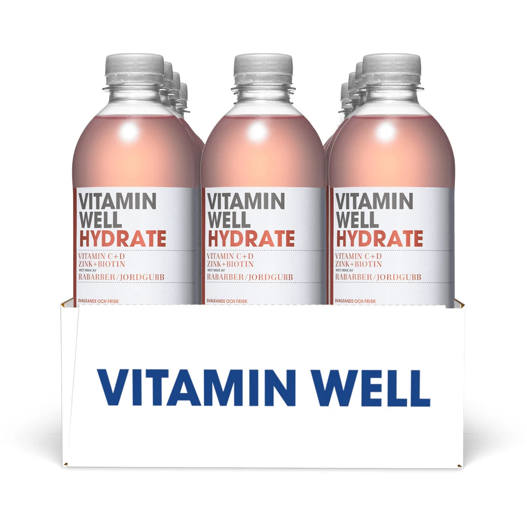 12 x Vitamin Well 500 ml Hydrate Rabarber Jordgubb i en vit kartong med plastflaskor fyllda med rosa dryck., bild 1 av 1