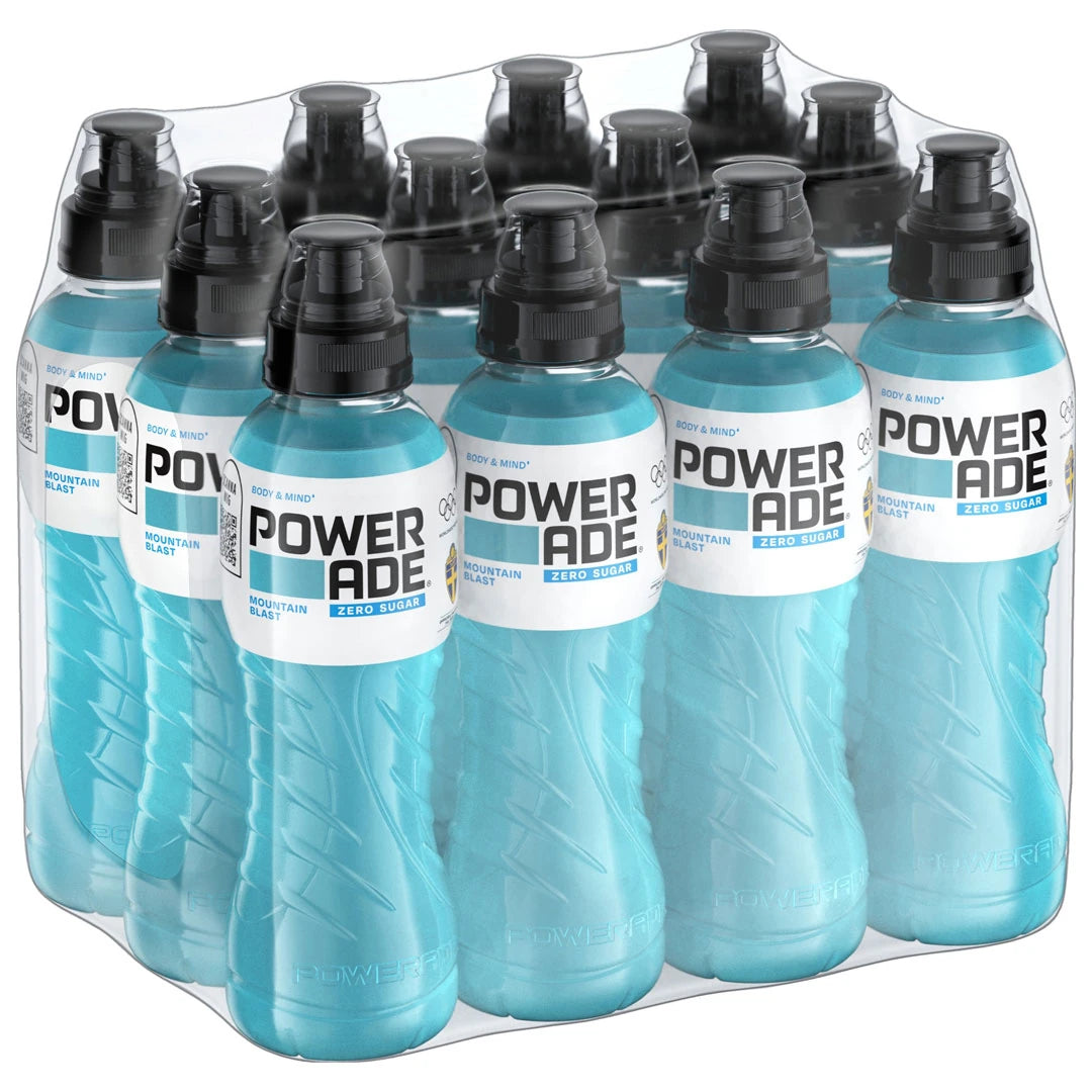 12 x Powerade 500 ml Mountain Blast Zero i ett inplastat flak med ljusblå sportdryck, vita etiketter och svarta korkar., bild 1 av 1
