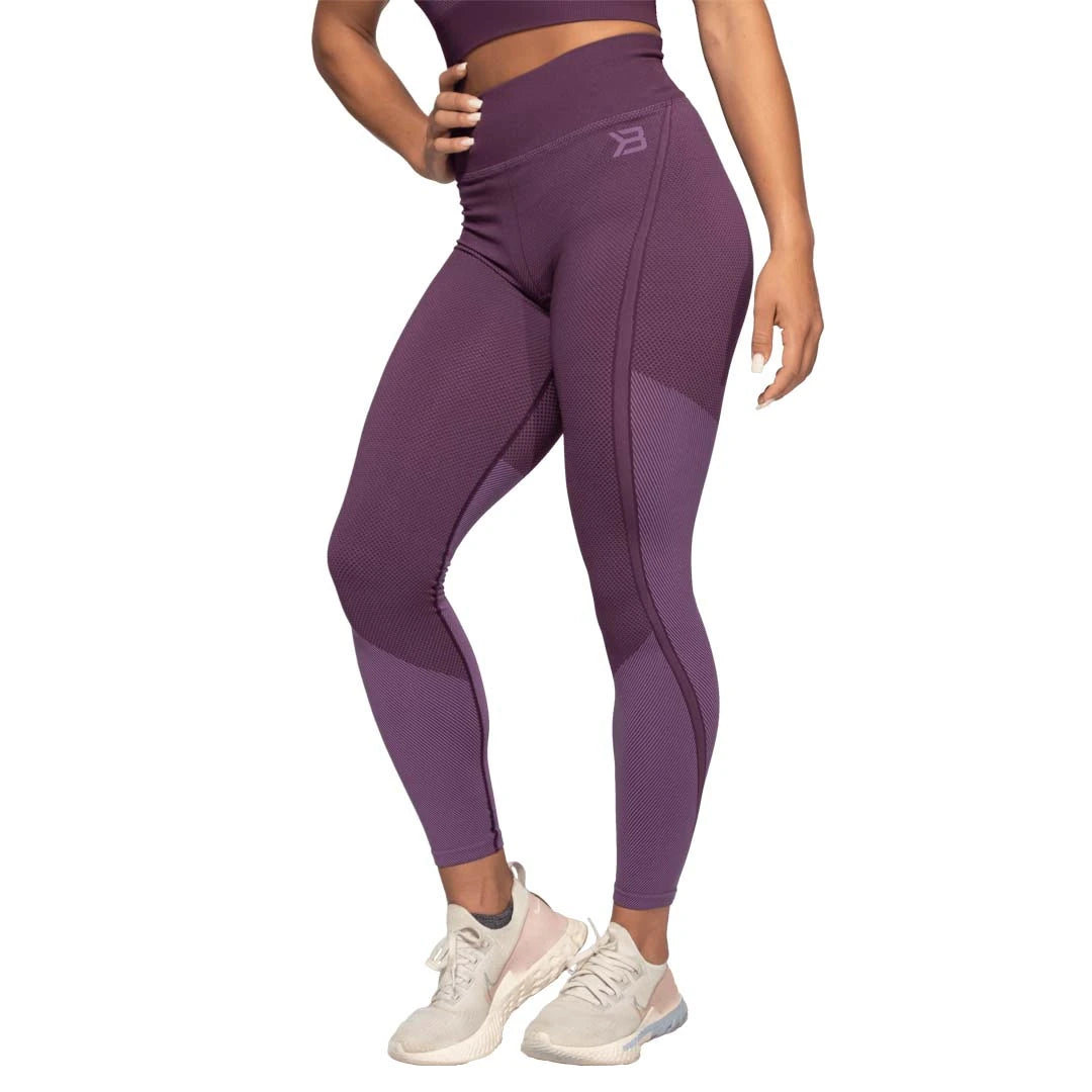 Better Bodies Roxy Seamless Leggings Royal Purple är lila träningstights med hög midja och sömlös textur., bild 1 av 2