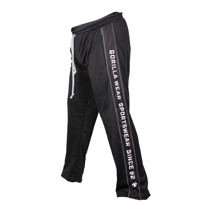 Gorilla Wear Functional Mesh Pants Black/White, svarta träningsbyxor i mesh med vit dragsko och text längs benet., bild 3 av 4