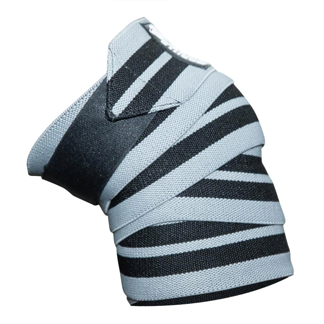 Gorilla Wear Knee Wraps 2.5 m, grå och svartrandiga knälindor med kardborre för tunga benövningar.