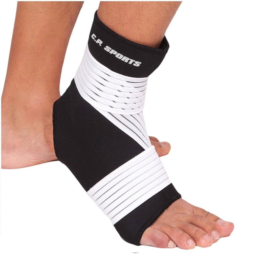 Svart C.P. Sports Ankle/Foot Support Strong med vitt elastiskt bandage för extra fotledsstöd., bild 4 av 5