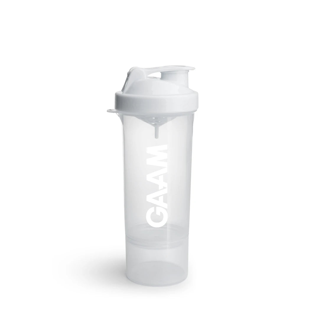GAAM Smartshake Slim 500 ml shaker i genomskinlig plast med vitt lock, vit logotyp och ett extrafack i botten., bild 1 av 1