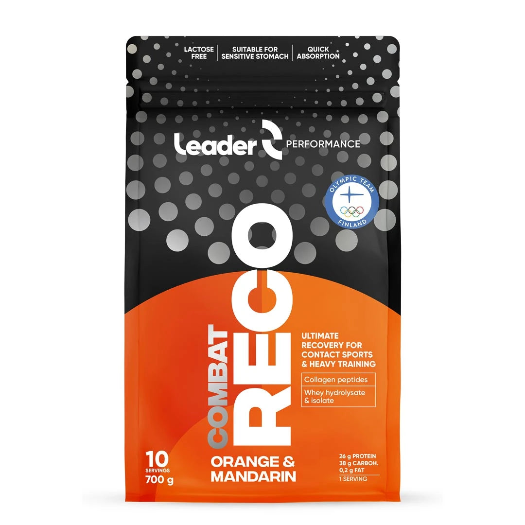 Leader Performance Combat Reco 700 g gainer i pulverform, förpackad i en svart påse med orangea detaljer och text för smaken Orange &amp; Mandarin., bild 1 av 2