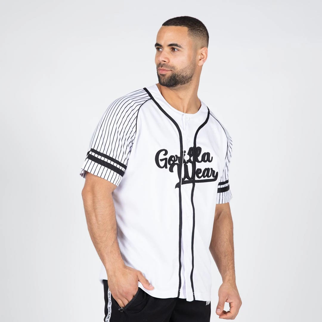 Gorilla Wear 82 Baseball Jersey White, en vit träningströja med svarta randiga ärmar och broderad logotyp., bild 4 av 8