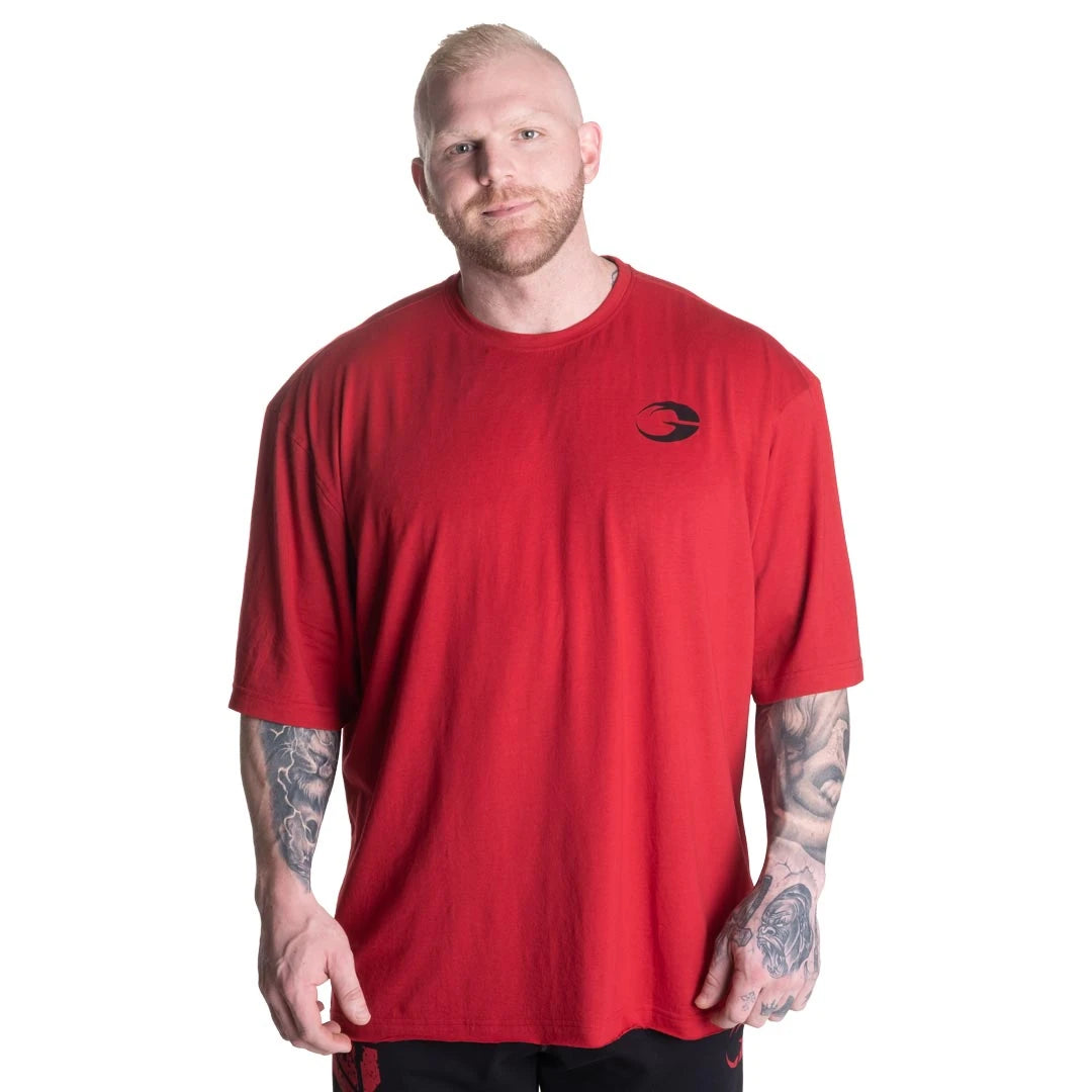 GASP Division Iron Tee Chili Red, en röd oversize tränings-t-shirt med en liten svart logotyp på vänster bröst., bild 1 av 2