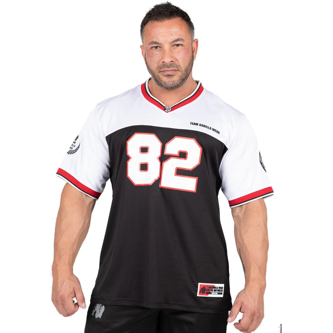 Gorilla Wear Trenton Football Jersey Black/White är en svartvit t-shirt i polyesternät med röd v-ringning och 82-tryck., bild 3 av 8