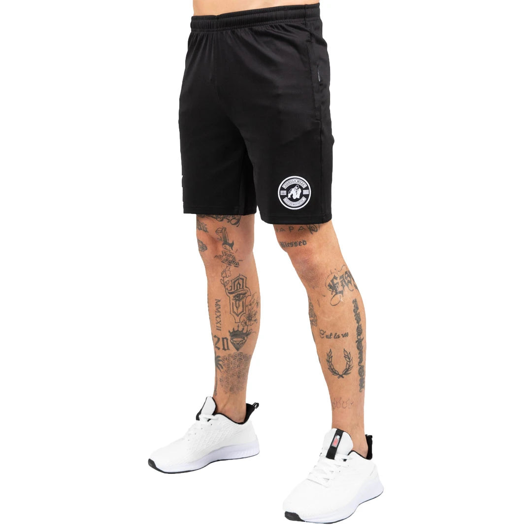 Gorilla Wear Vernon Track Shorts Black, svarta träningsshorts i stretch med en rund vit logotyp på benet., bild 5 av 7