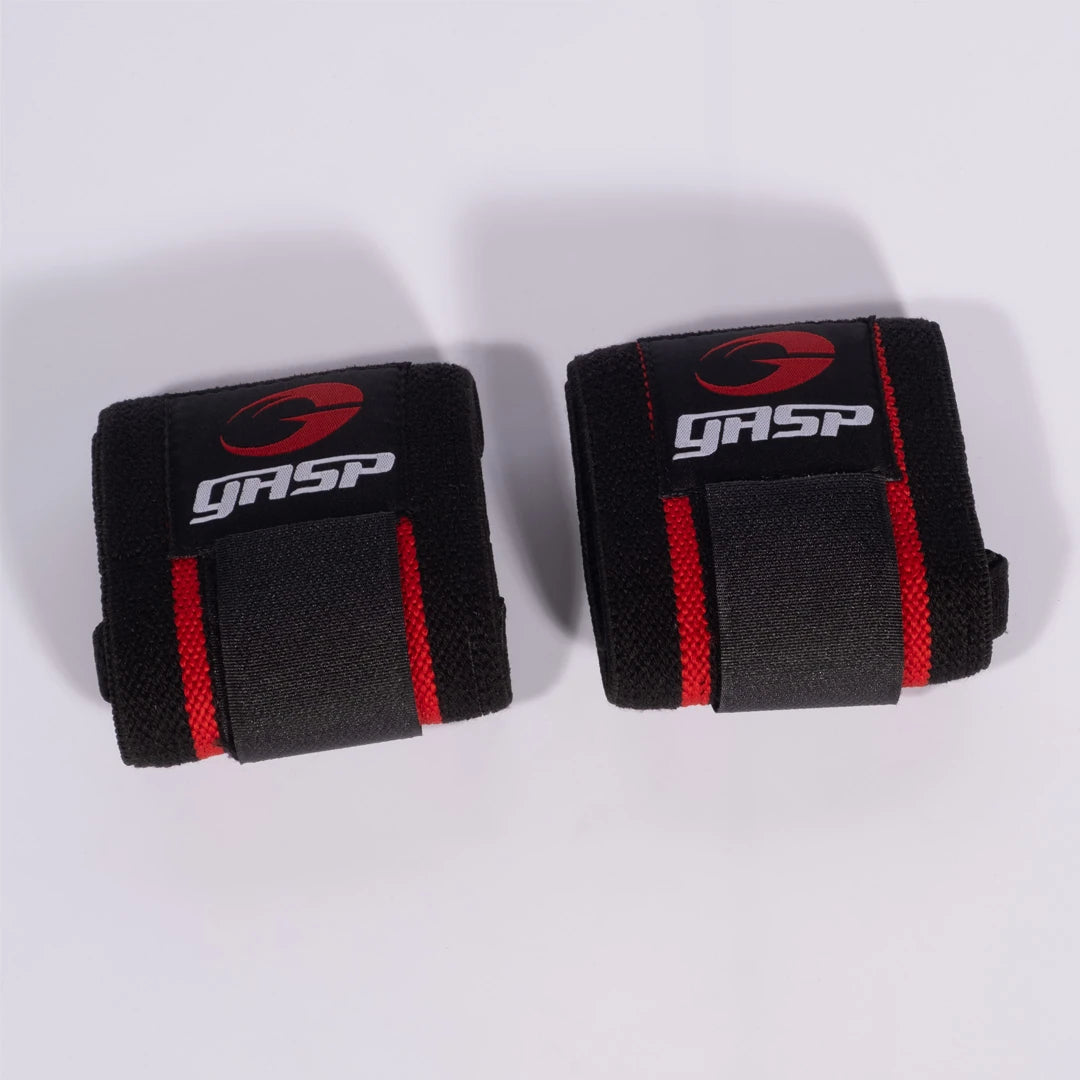 GASP Hardcore Wrist Wraps Black/Red är svarta handledslindor med röda ränder och logotyp för tunga lyft., bild 1 av 1