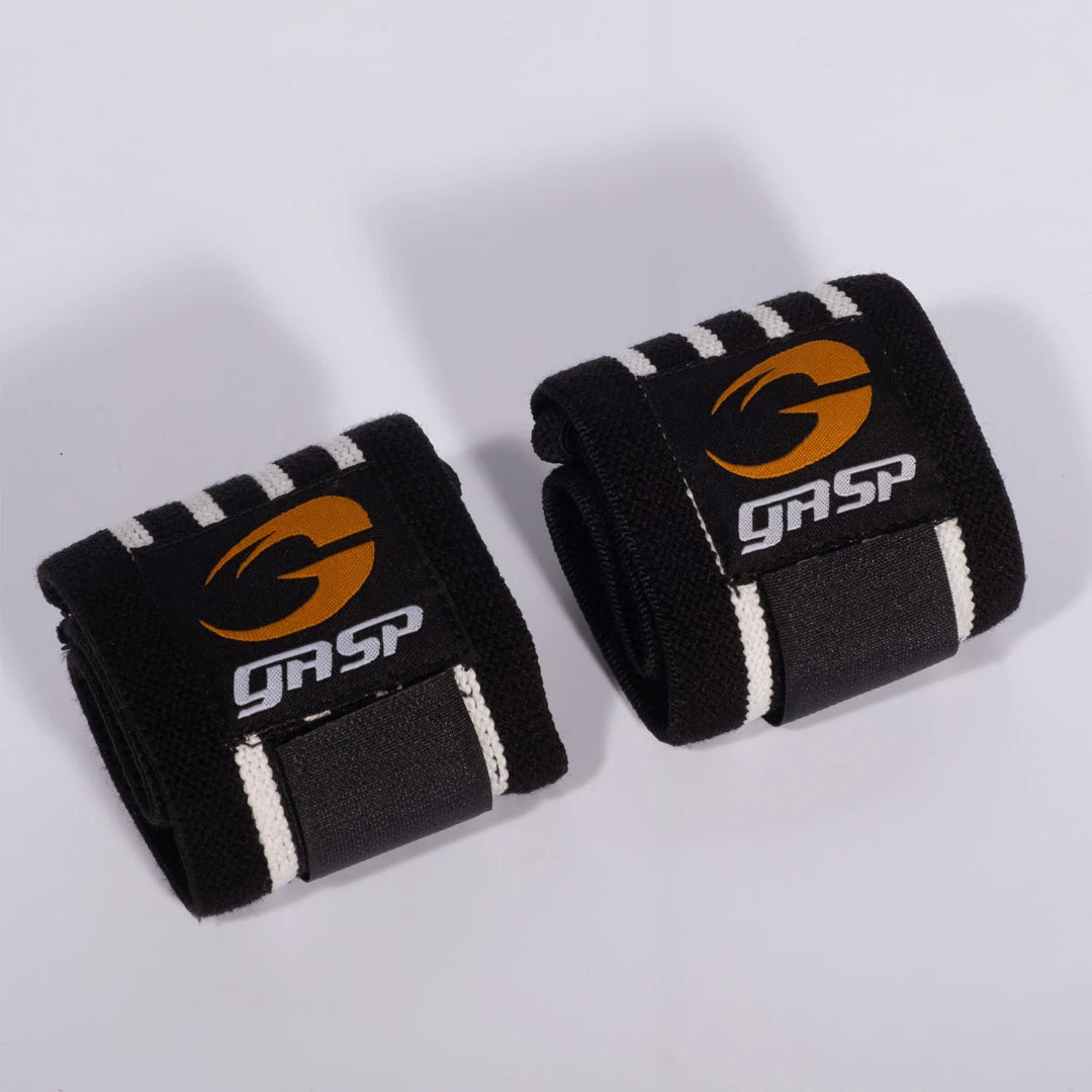 GASP Hardcore Wrist Wraps Black/White är kraftiga svarta handledslindor i elastisk väv med vit och orange logotyp.