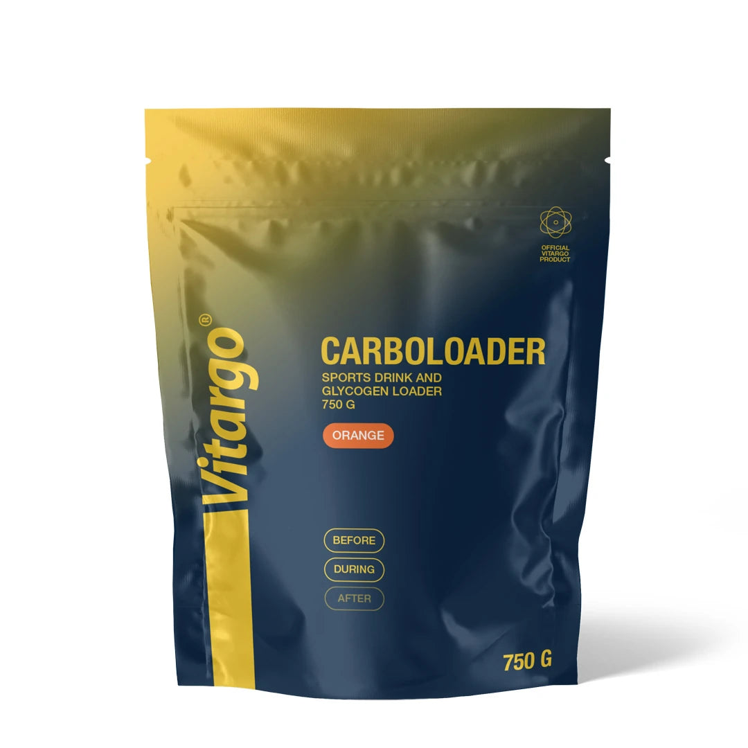 Vitargo Carboloader 750 g sportdryckspulver i en mörkblå påse med gula detaljer och text för apelsinsmak., bild 1 av 1