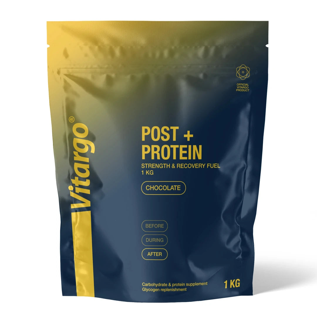 Vitargo Post Protein 1 kg återhämtningspulver i en mörkblå påse med gula detaljer och smaken Chocolate., bild 1 av 2
