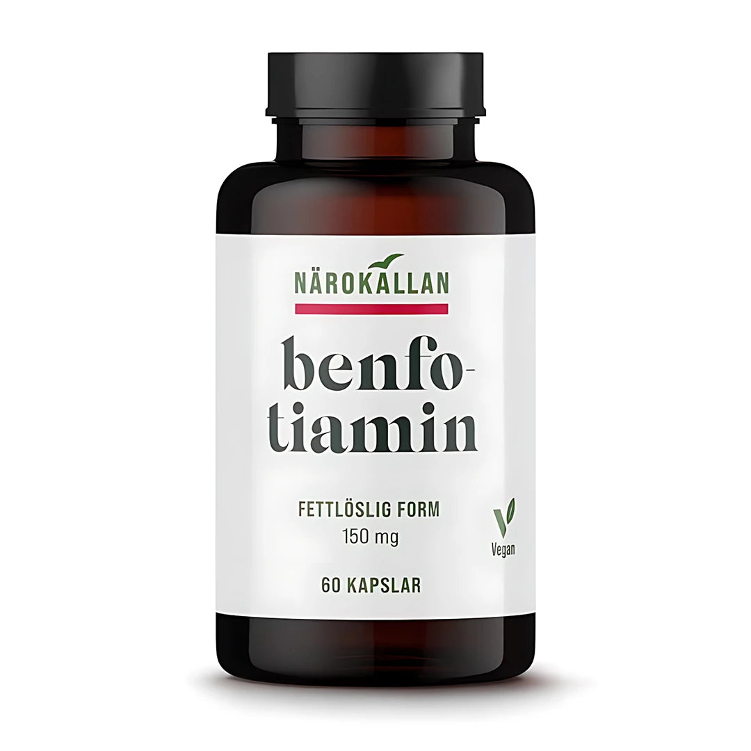 Närokällan Benfotiamin 150 mg 60 caps förpackad i en mörkbrun burk med svart lock och vit etikett., bild 1 av 1