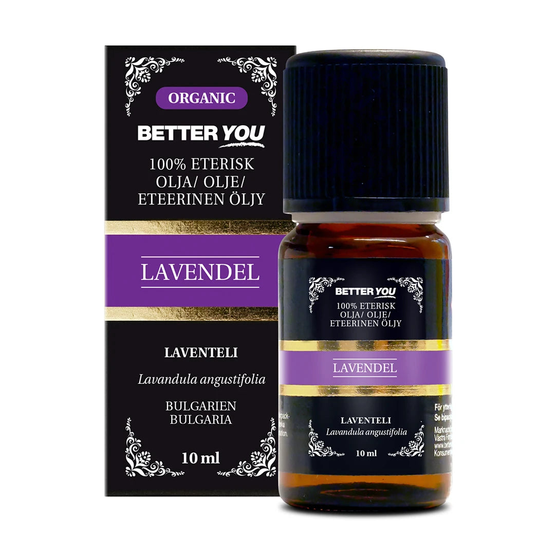 Better You Lavendelolja EKO Eterisk 10 ml, brun glasflaska med svart lock och tillhörande förpackning med lila detaljer., bild 1 av 1