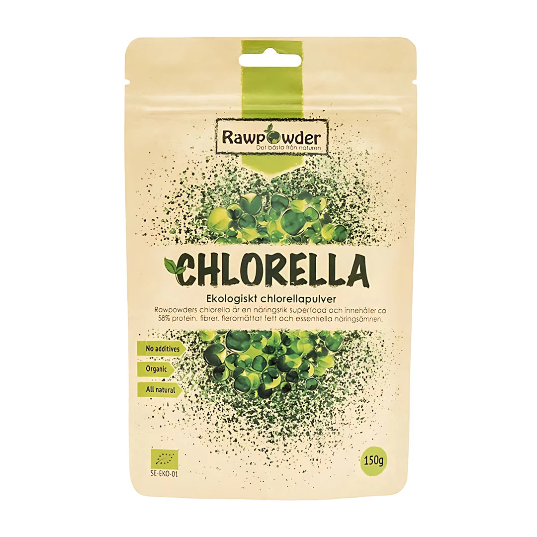 Rawpowder Chlorella pulver 150 g i en beige påse med gröna detaljer och illustrationer av chlorella., bild 1 av 1