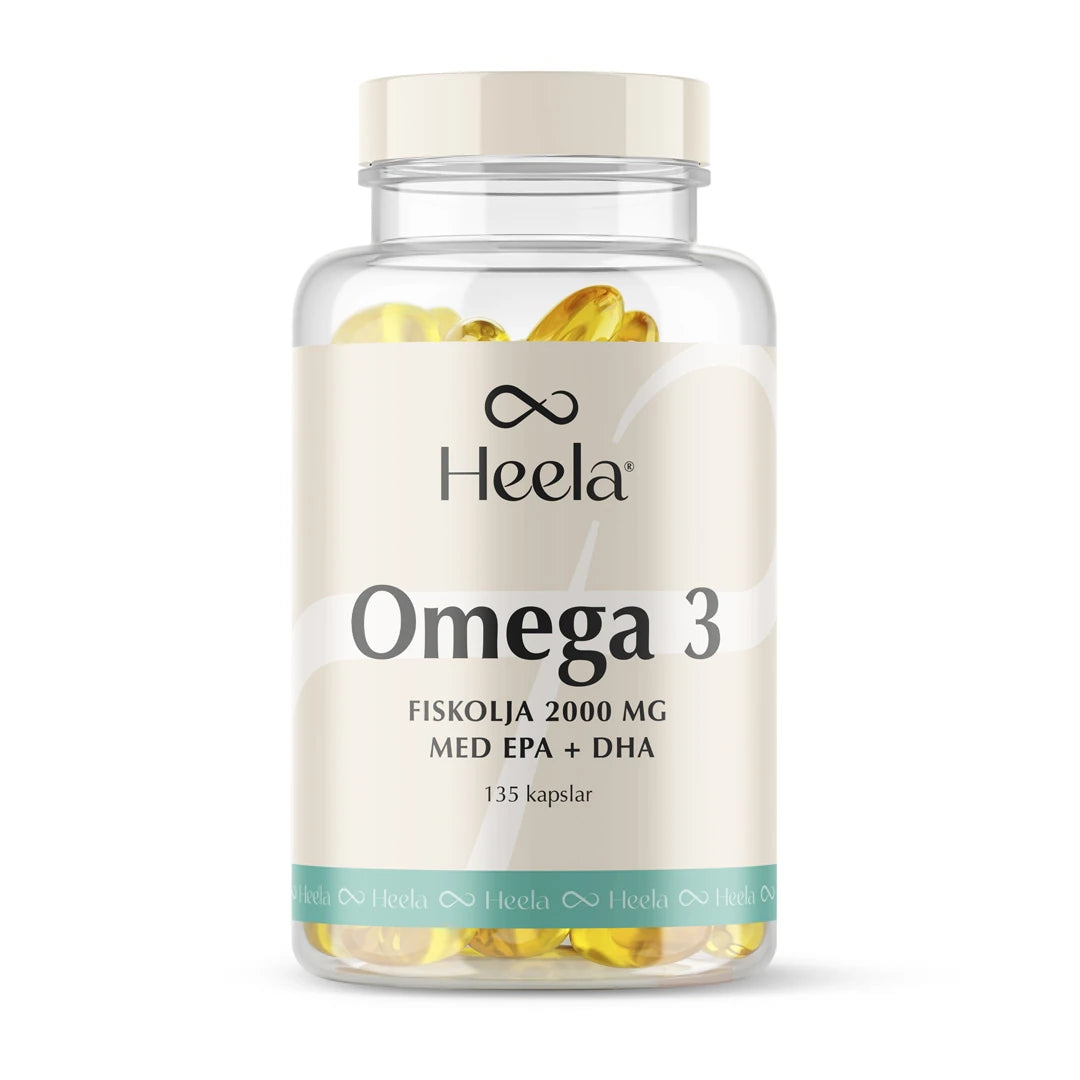 Heela Omega 3 - 135 caps fiskolja i en genomskinlig burk med vit och ljusblå etikett samt gula gelékapslar synliga inuti., bild 1 av 1