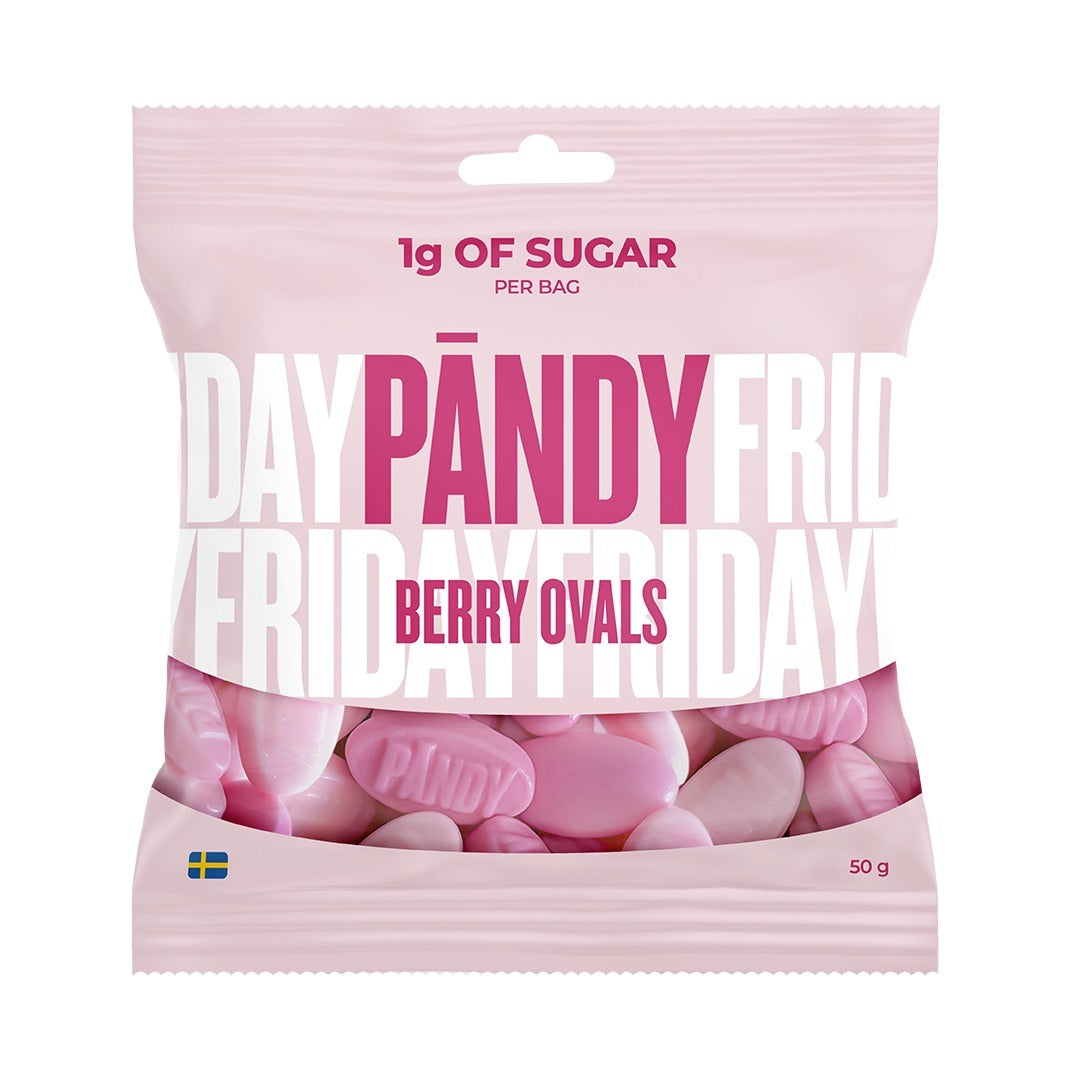 Pändy Candy 50 g Berry Ovals i en ljusrosa godispåse med rosa och vita skumgodisar i botten.