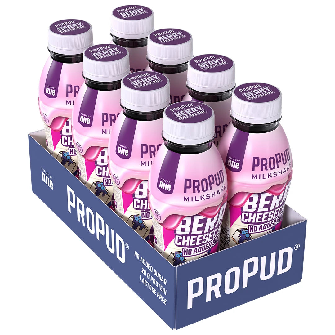 8 x NJIE ProPud Protein Milkshake 330 ml Berry Cheesecake SUPER DEAL i en blå låda med rosa och lila plastflaskor.