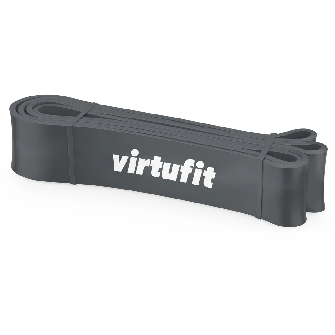 Virtufit Power Band Strong, ett mörkgrått och kraftigt träningsband i gummi med vit logotyp för mångsidig styrketräning., bild 1 av 1