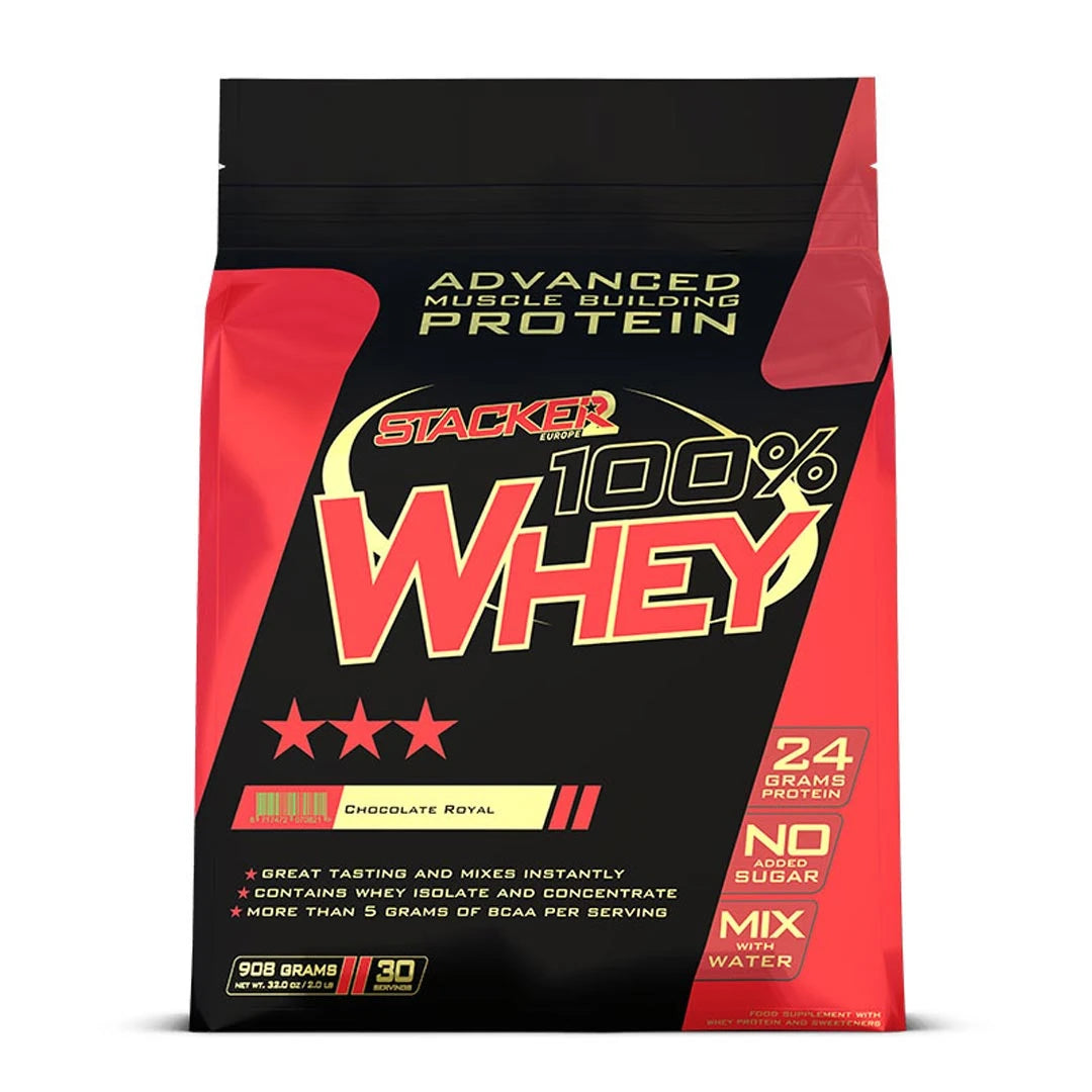 Stacker2 100% Whey 908 g proteinpulver i en röd och svart påse med smaken Chocolate Royal., bild 1 av 1