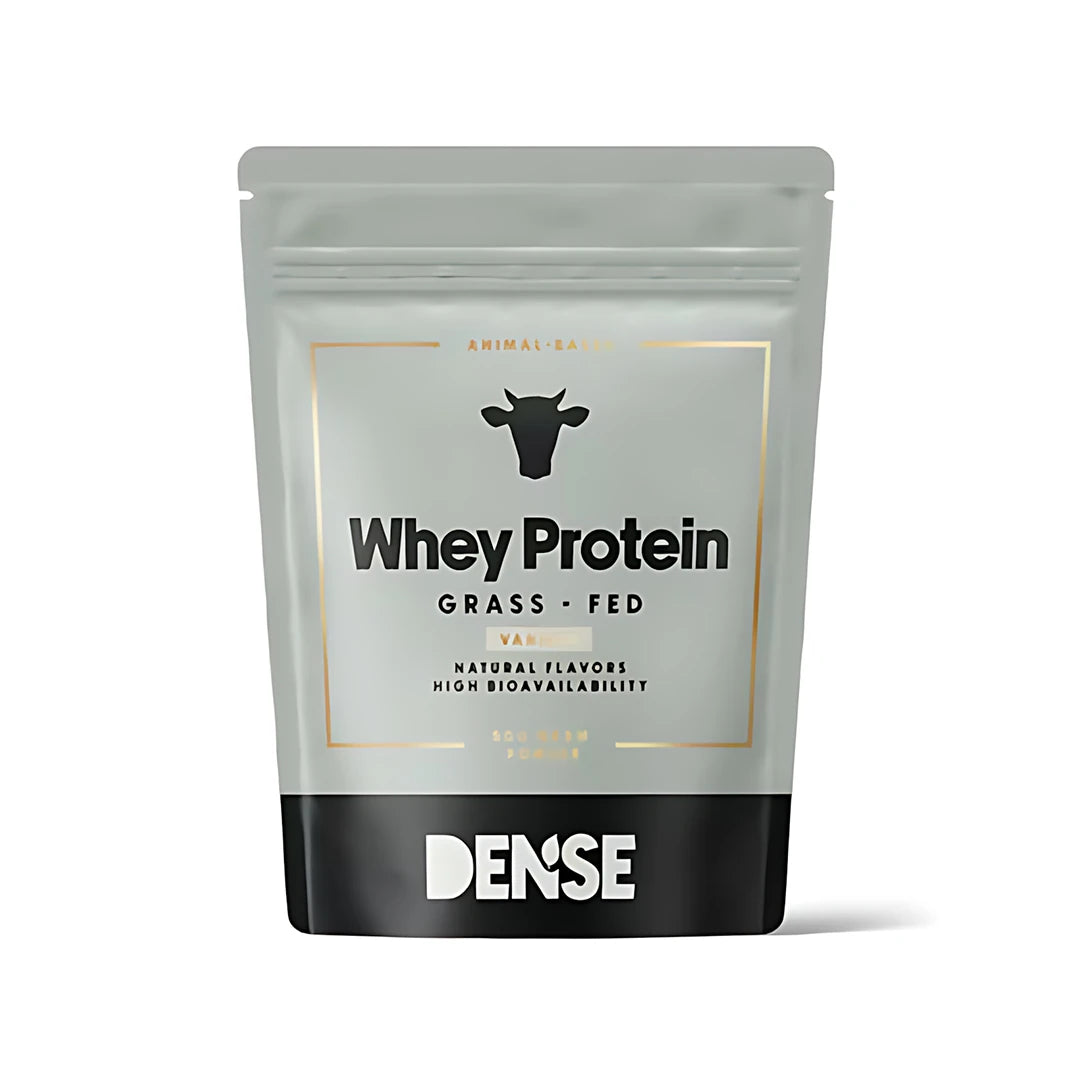 Dense Vassleprotein 500 g i en grå och svart påse med guldiga detaljer för smaken vanilj.