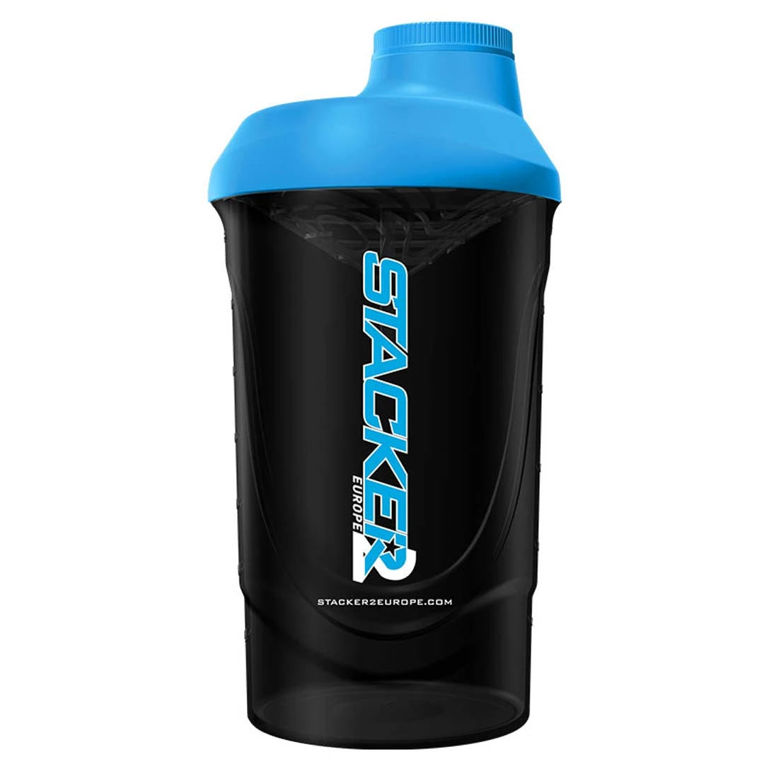 Stacker2 Europe Shaker Bottle 600 ml, en stilren svart shaker med ljusblått lock och skruvkork., bild 1 av 1