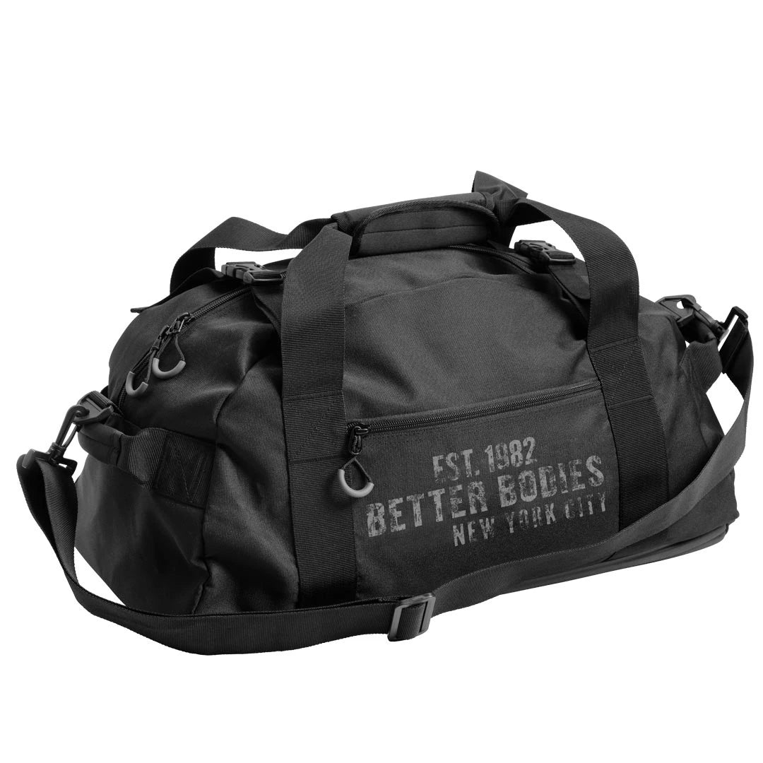 Better Bodies BB Gym Bag Black, en svart träningsväska i slitstark polyester med bärremmar och tryckt logotyp.