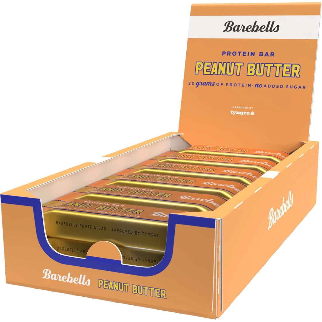 12 x Barebells Protein Bar 55 g Peanut Butter i en orange och vit displaylåda fylld med guldiga proteinbars., bild 1 av 1