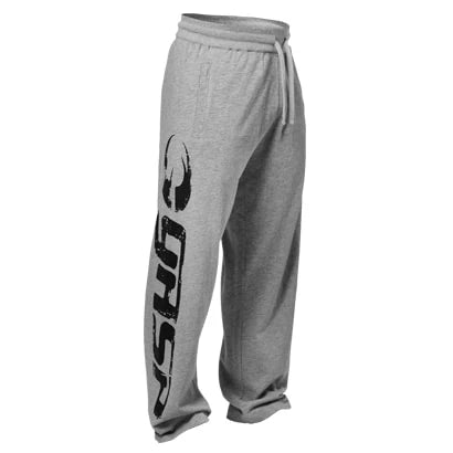 GASP Sweat Pants Greymelange är gråmelerade träningsbyxor i lös passform med en stor svart logga på höger ben., bild 3 av 6