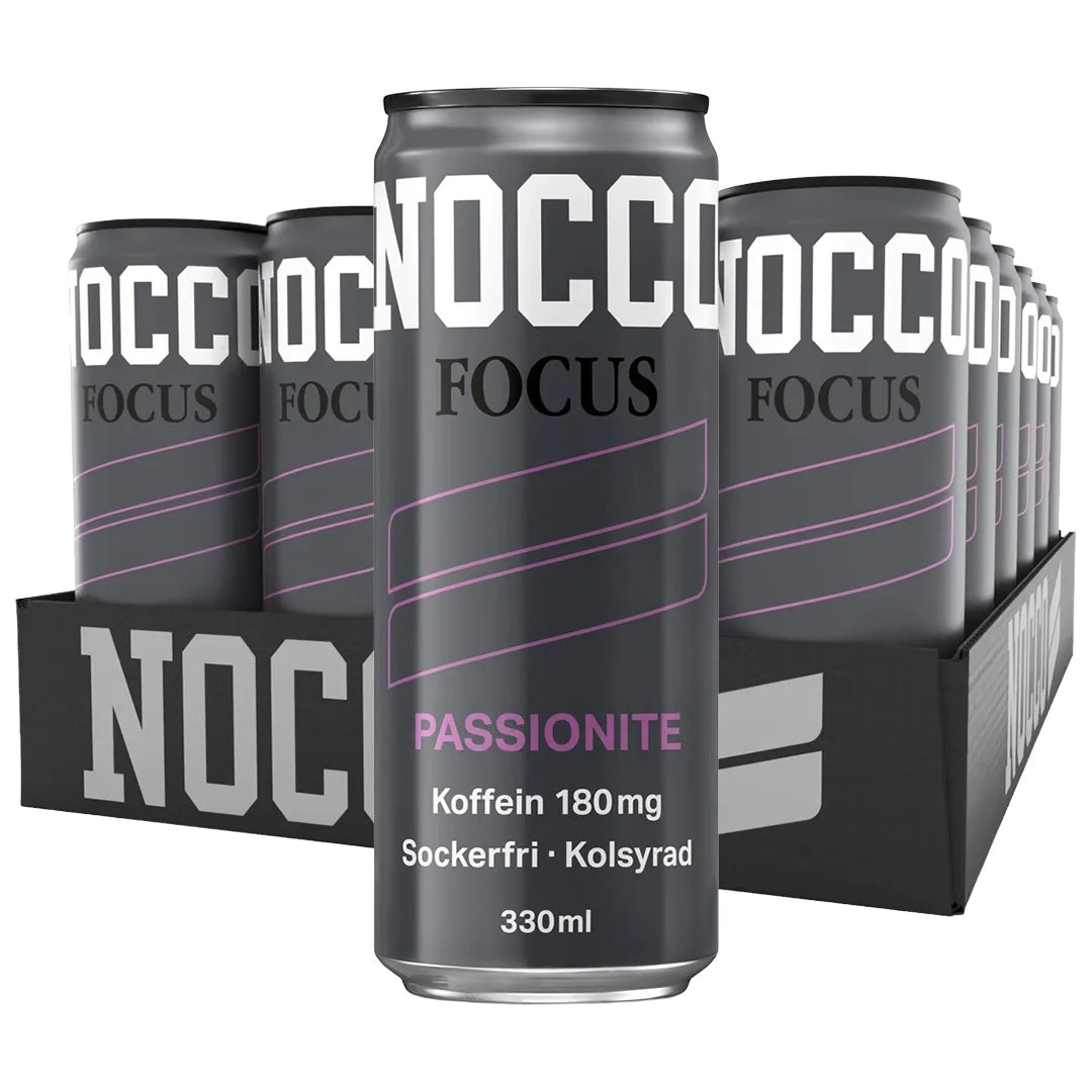 24 x NOCCO Focus 330 ml Passionite i ett svart flak med mörkgråa burkar och rosa detaljer., bild 1 av 1