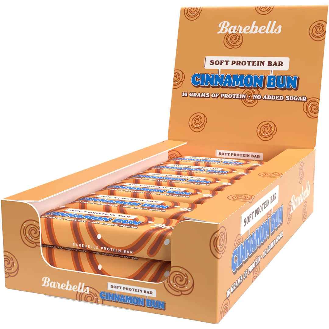12 x Barebells Soft Bar 55 g Cinnamon Bun i en orangebrun displaybox med kanelbullemönster och blå detaljer., bild 1 av 1