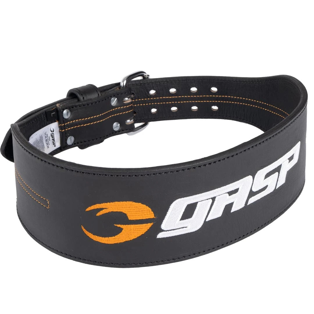 GASP Lifting Belt i svart läder med en stor broderad vit och orange logotyp samt ett robust dubbelspänne., bild 3 av 4