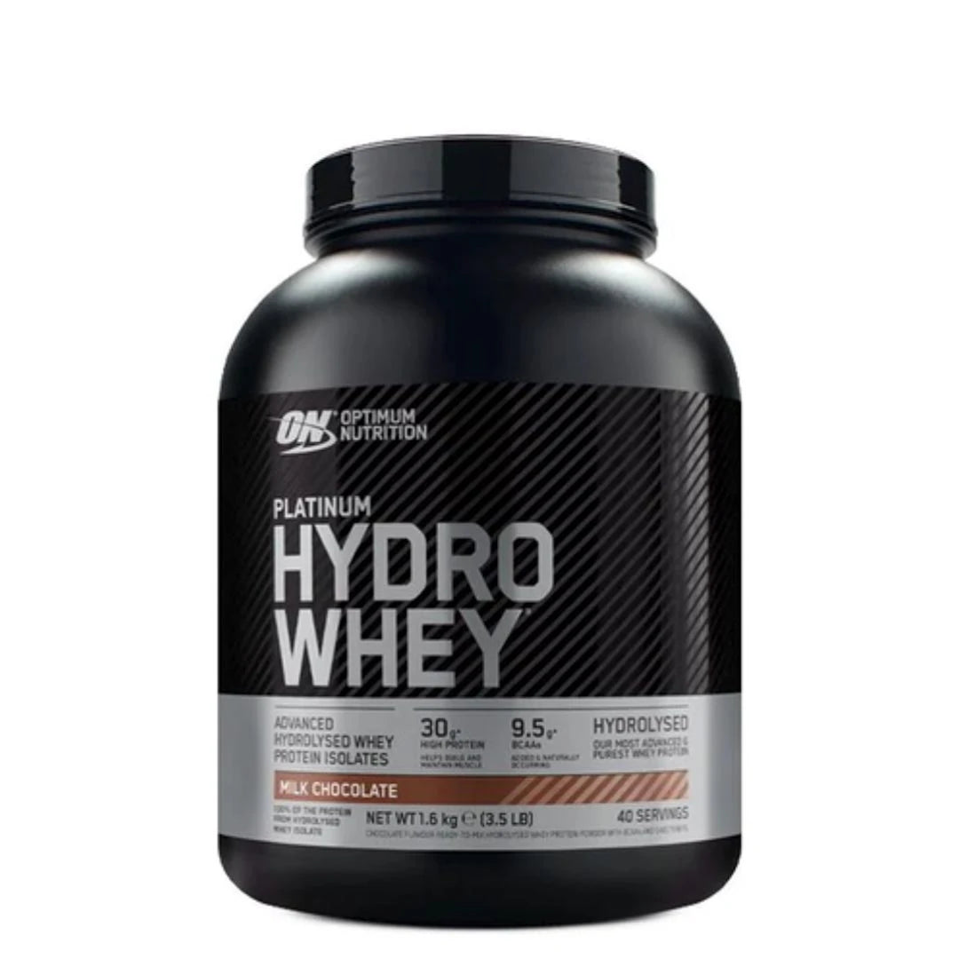 Optimum Nutrition Platinum Hydro Whey 1.6 kg proteinpulver i en svart burk med silvriga detaljer i smaken Milk Chocolate., bild 2 av 3