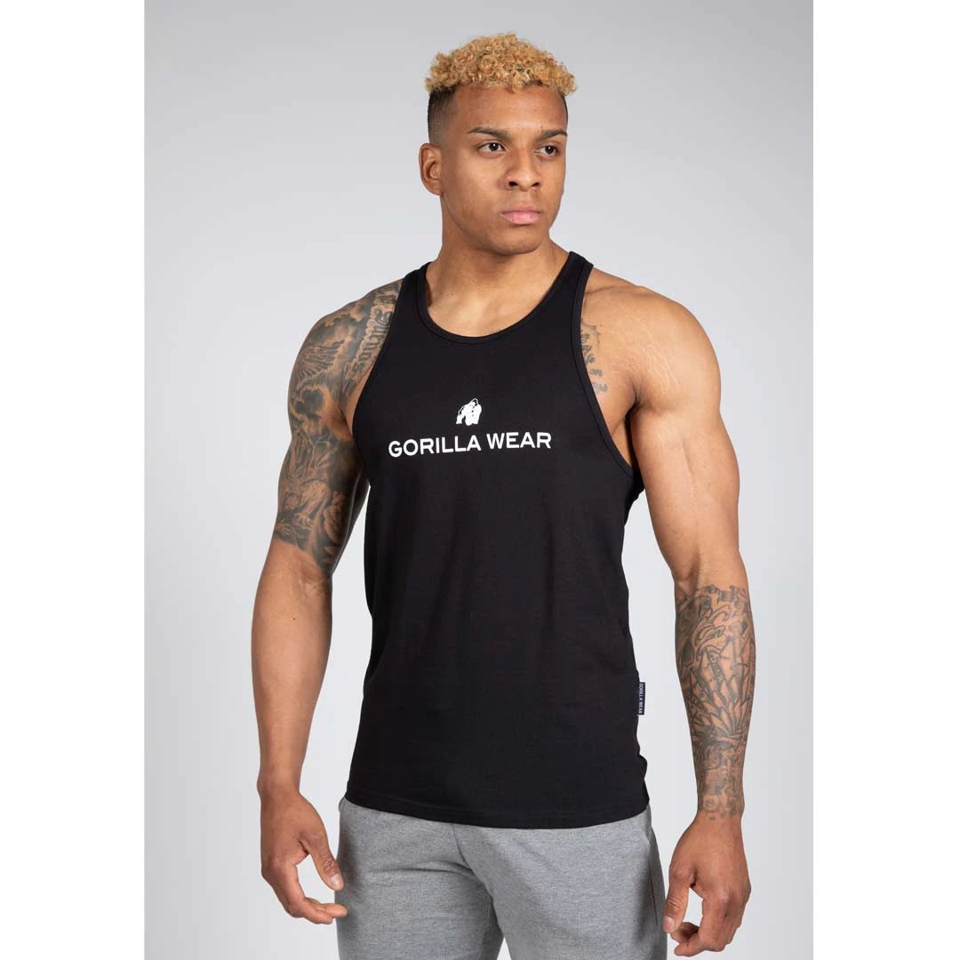 Gorilla Wear Carter Stretch Tank Top Black är ett svart träningslinne i bomullsmix med vit logotyp på bröstet., bild 7 av 8