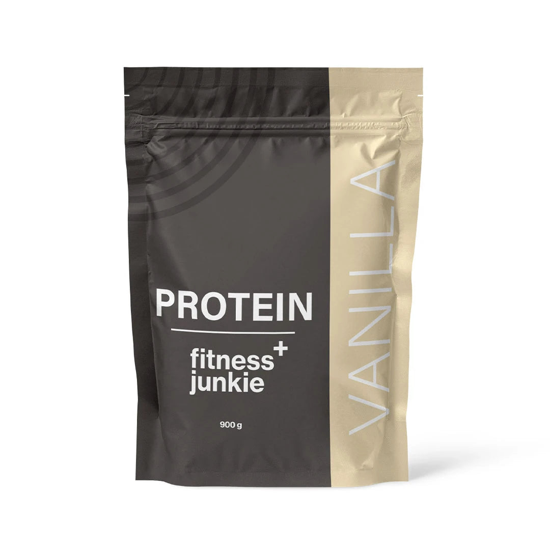 fitnessjunkie Protein 900 g proteinpulver i en mörkgrå och beige påse för smaken Vanilj., bild 1 av 3