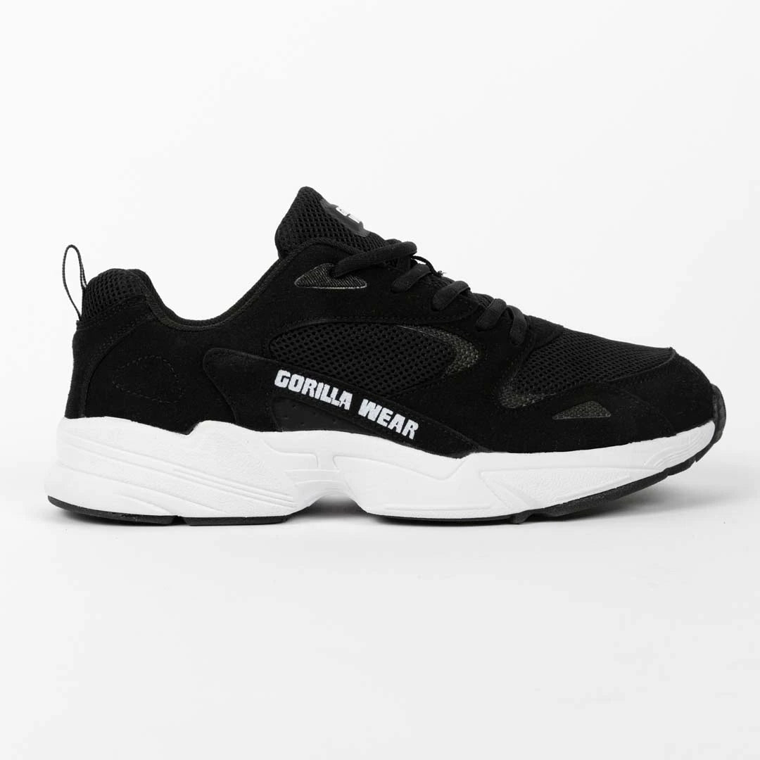 Gorilla Wear Newport Sneakers Black, en sportig svart sneaker i PU-läder och mesh med tjock vit sula.