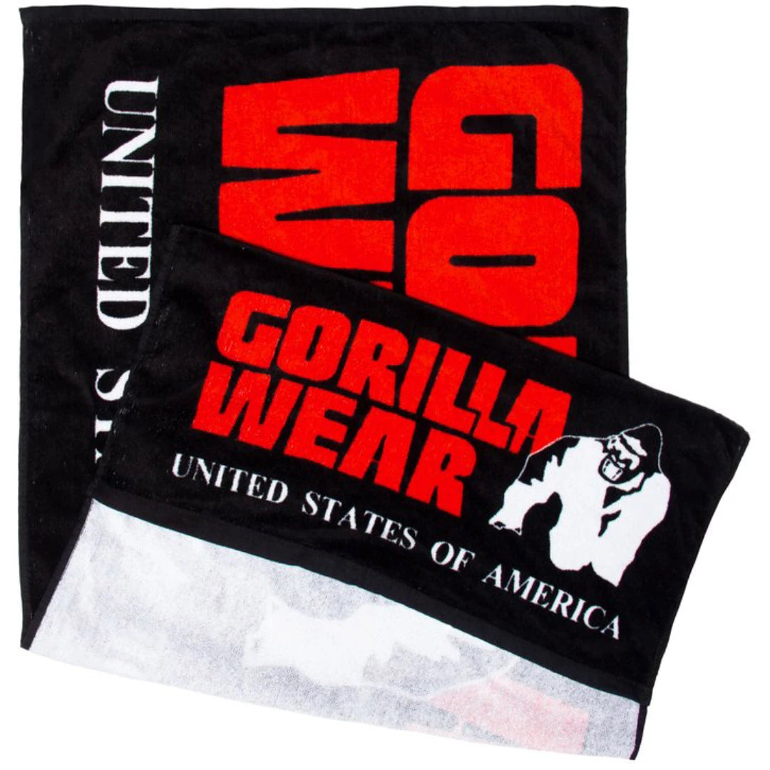 Gorilla Wear Functional Gym Towel Black & Red är en svart gymhandduk i bomullsfrotté med rött tryck och bänkficka.
