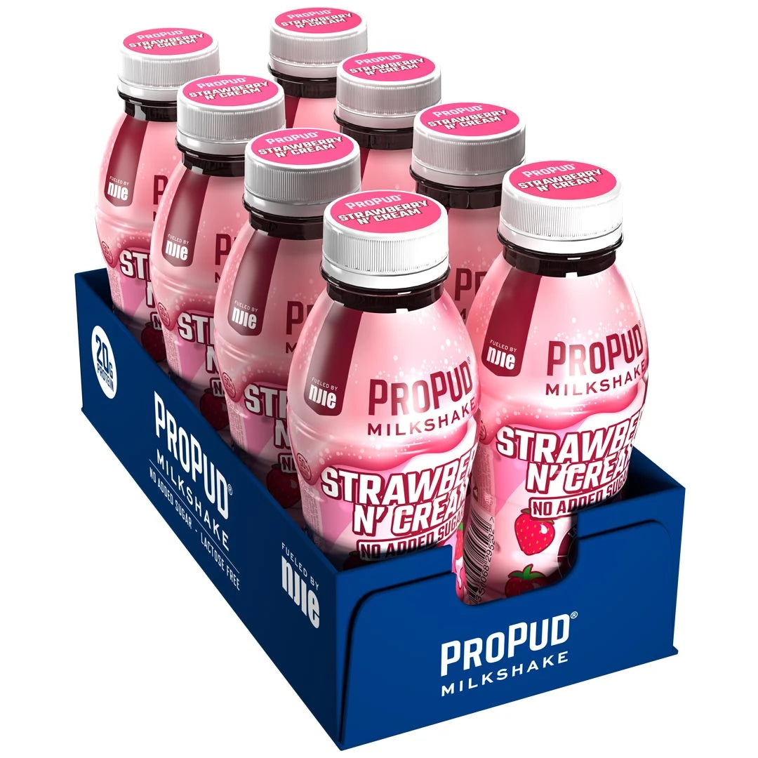 8 x NJIE ProPud Protein Milkshake 330 ml Strawberry &amp; Cream i ett mörkblått flak med åtta rosa flaskor med vit kork., bild 1 av 1