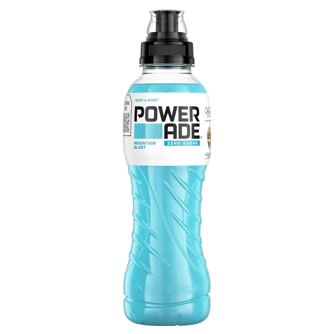 Powerade 500 ml sockerfri sportdryck i en genomskinlig flaska med ljusblå dryck för smaken Mountain Blast Zero.