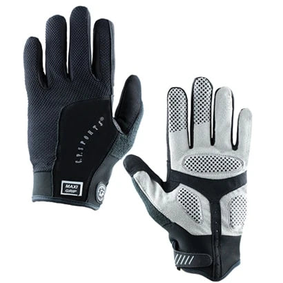 C.P. Sports Maxi Grip Glove, svarta och grå träningshandskar med mönstrad greppyta och ventilerande ovansida., bild 2 av 7