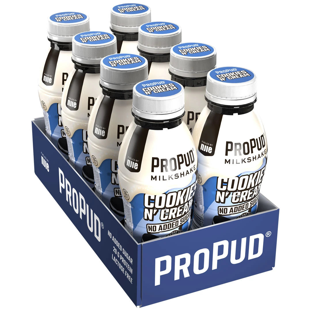 8 x NJIE ProPud Protein Milkshake 330 ml Cookies &amp; Cream i ett blått kartongflak med vita flaskor och blå etiketter., bild 1 av 1
