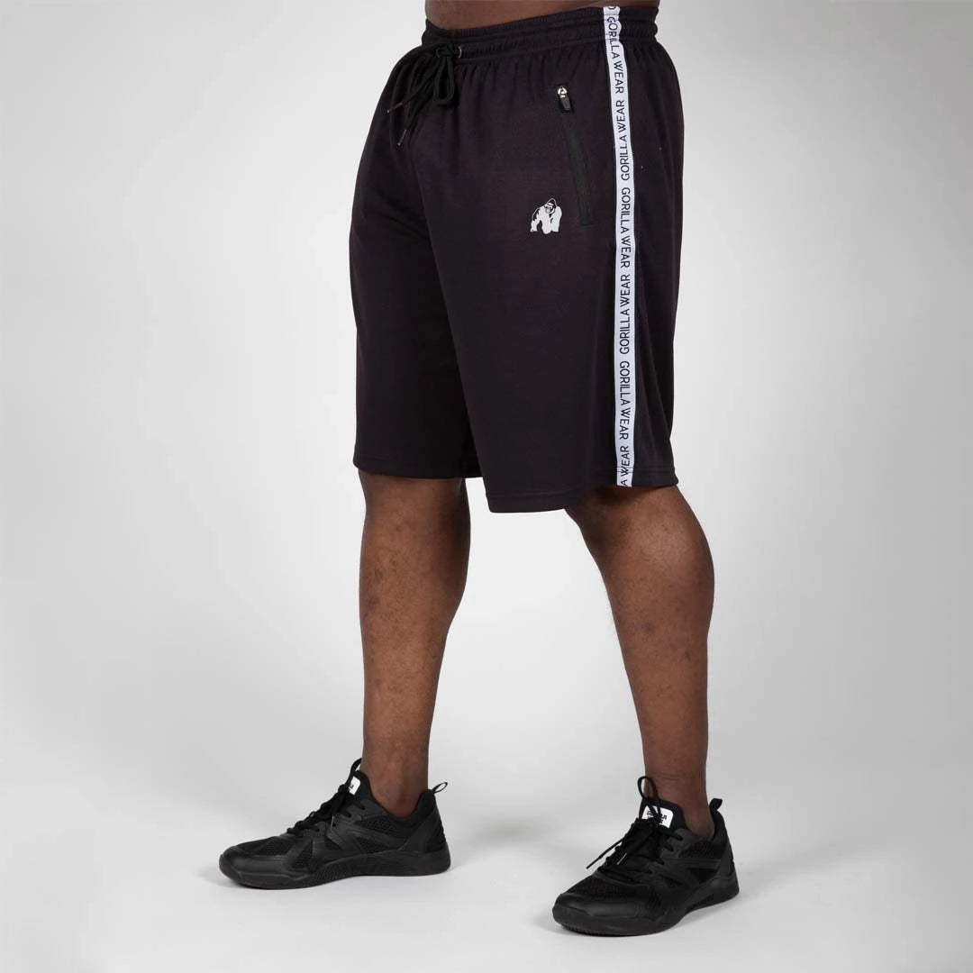 Gorilla Wear Reydon Mesh Shorts 2.0 Black är svarta träningsshorts i mesh med vita revärer och dragkedjefickor., bild 2 av 8